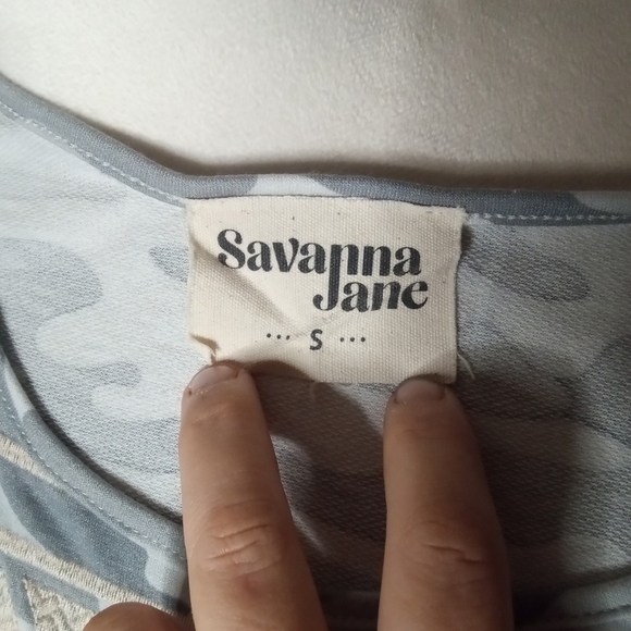 Savanna Jane Allison Embroidered Camo Tshirt Top Gray Taupe Size Small - Picture 8 of 9